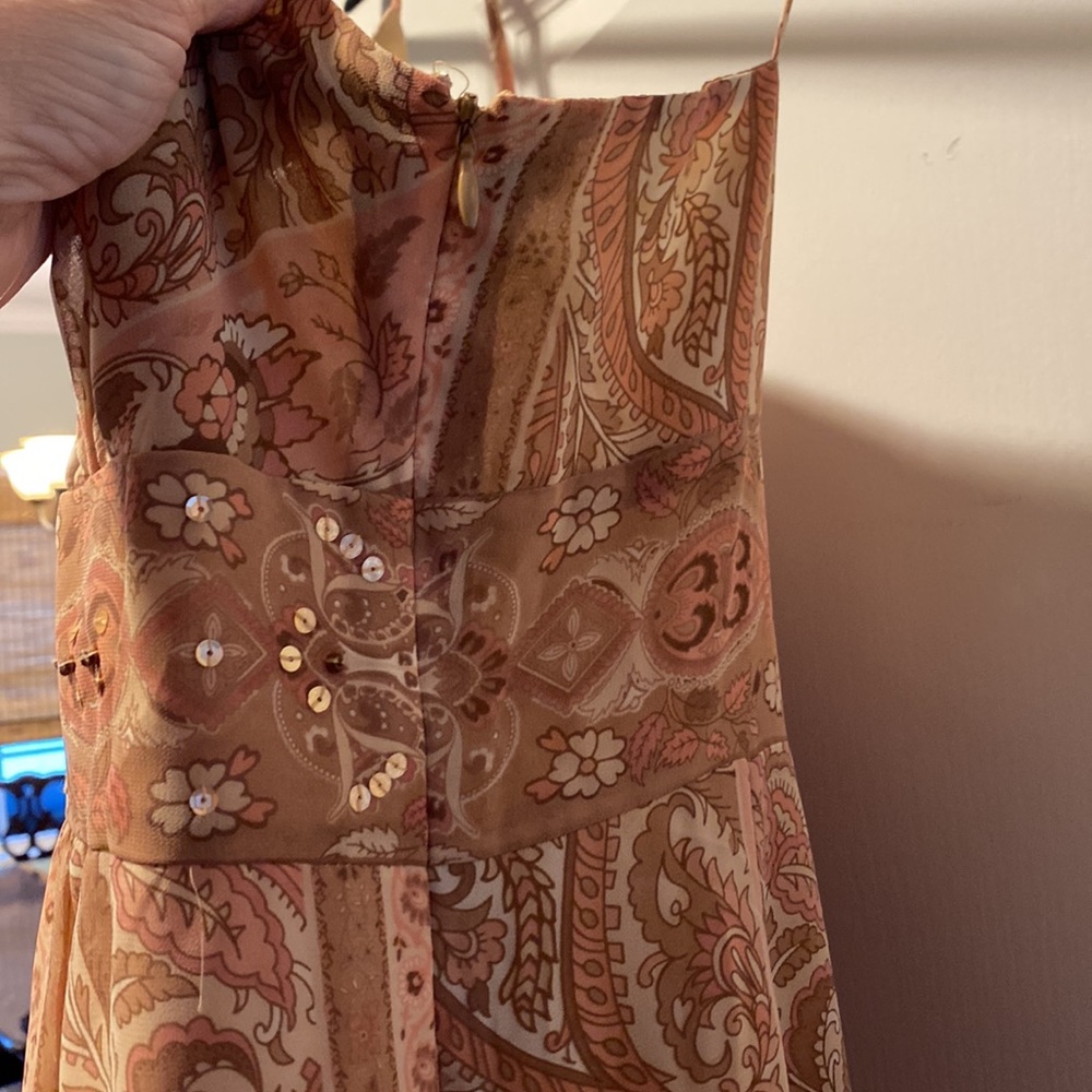 Bandolino spaghetti strap chiffon overlay dress. Size 14 - Picture 4 of 8